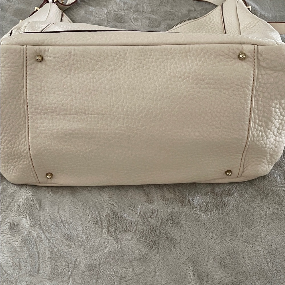 Etienne Aigner Cream Pebbled Leather Bag with Gold Hardware and Linen Lining - Picture 8 of 16